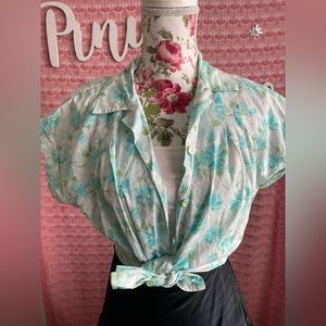 Retro 1980s/90s does 1950s/60s Blue Rose Print Button Down Blouse ✨